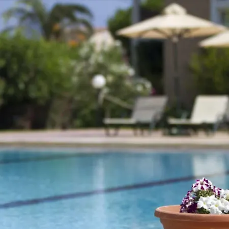 Peli Hotel 2*